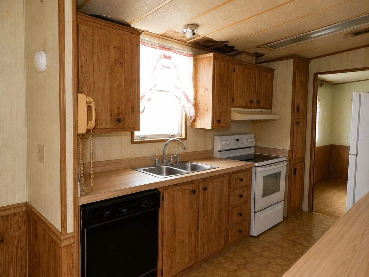 107 GREEN OAK DRIVE — photo 8 of 28