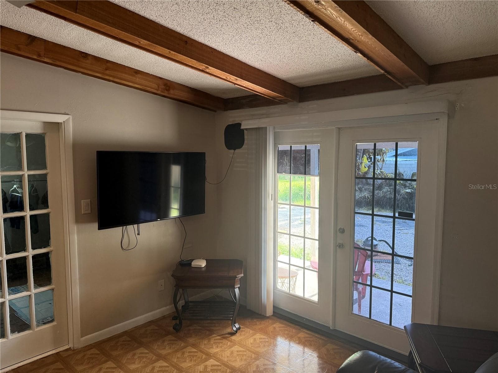 6718 DONALD AVENUE — photo 9 of 36