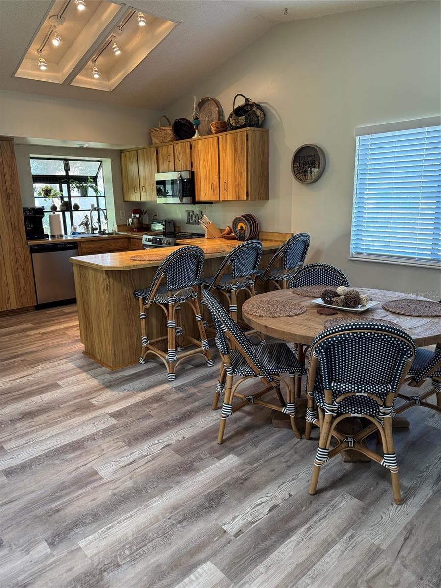 88 FREEPORT LANE — photo 10 of 14