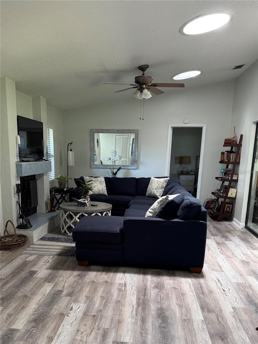 88 FREEPORT LANE — photo 4 of 14