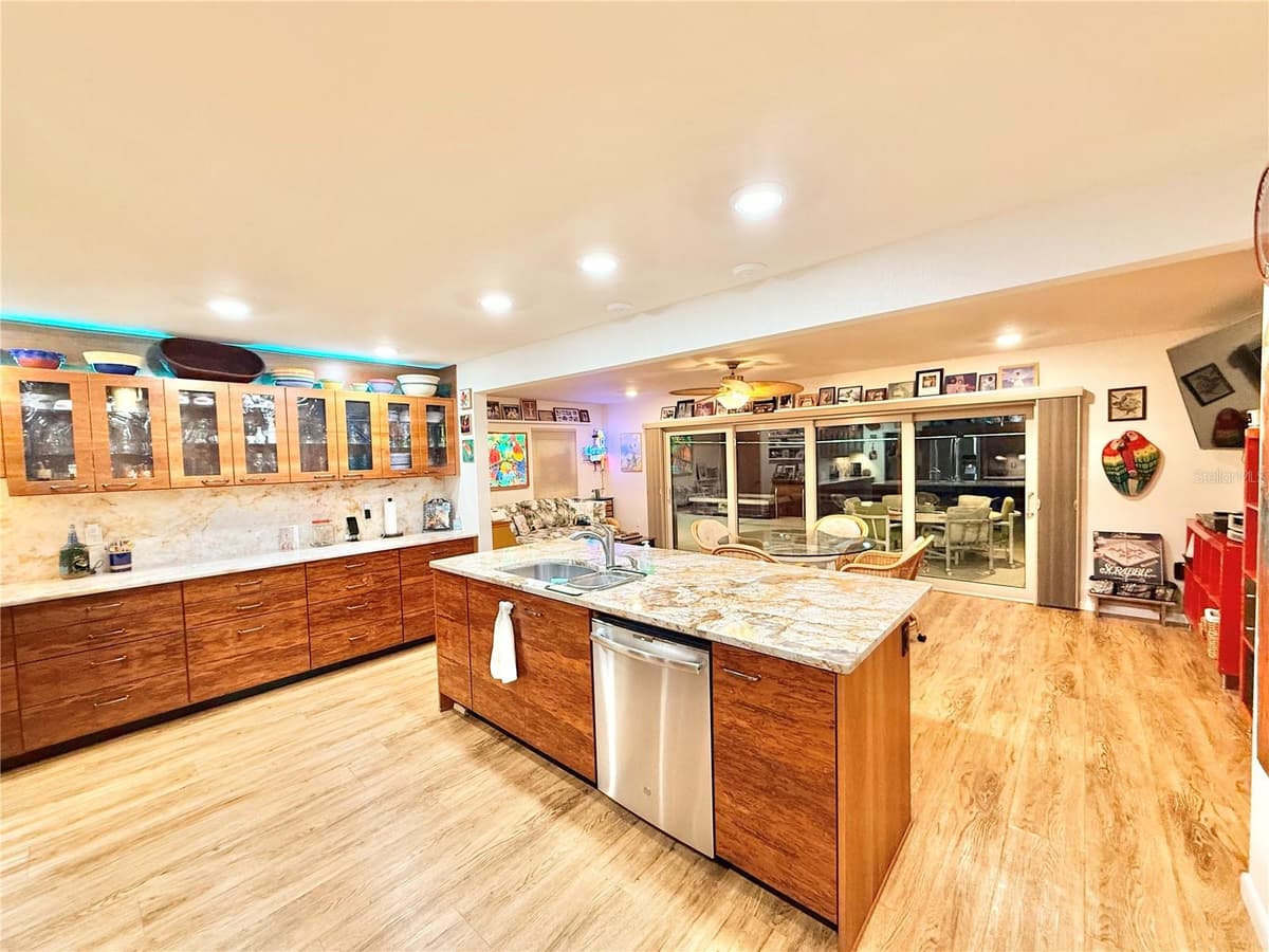 209 DELAWARE STREET — photo 13 of 85