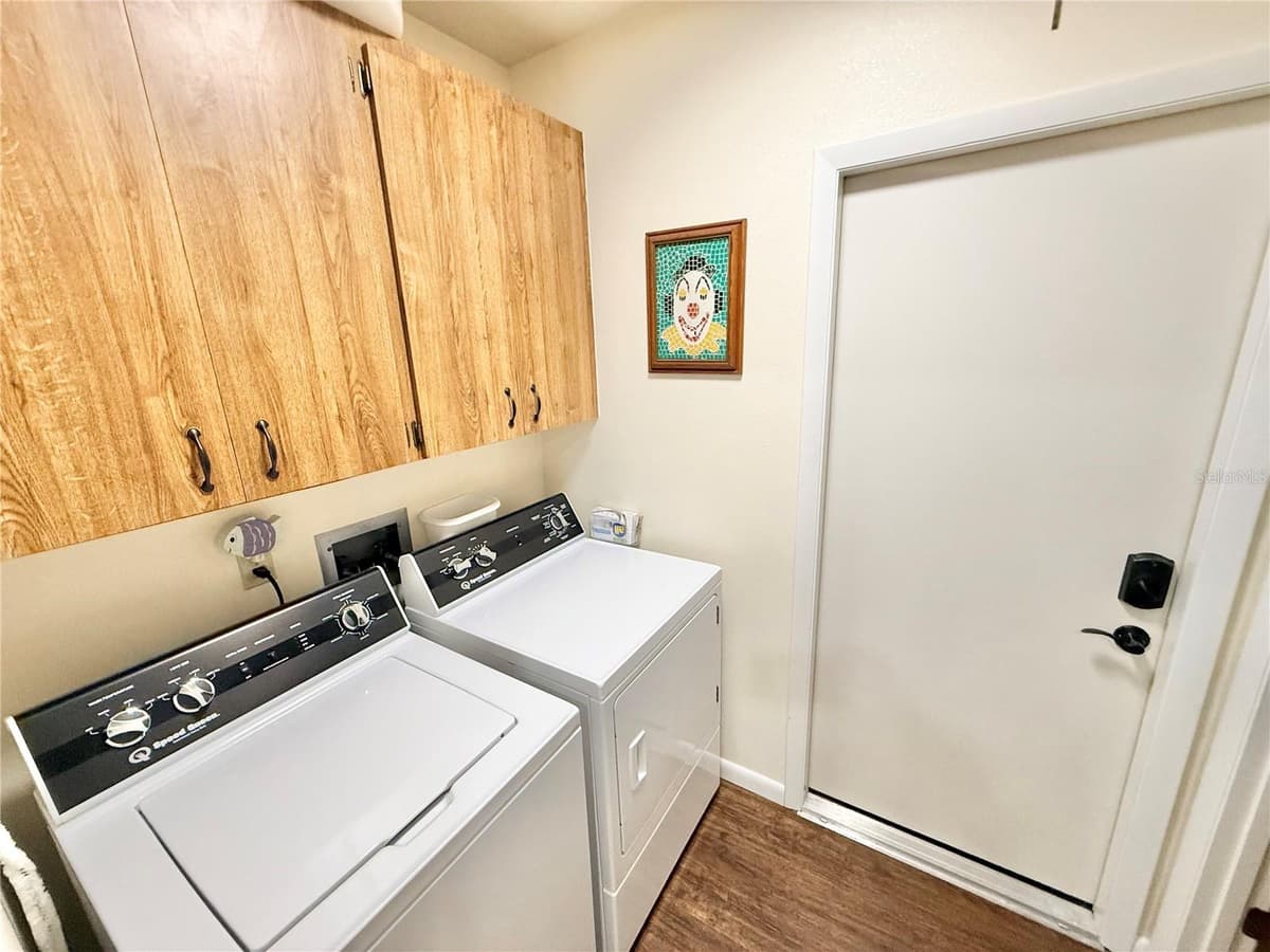209 DELAWARE STREET — photo 33 of 85