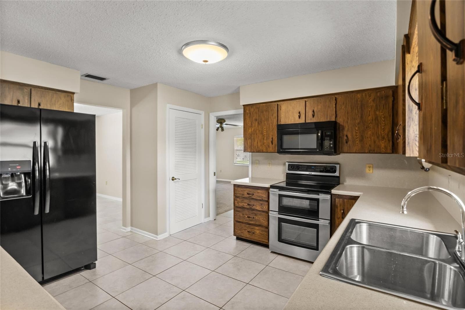 2024 CHARNES COURT — photo 9 of 48