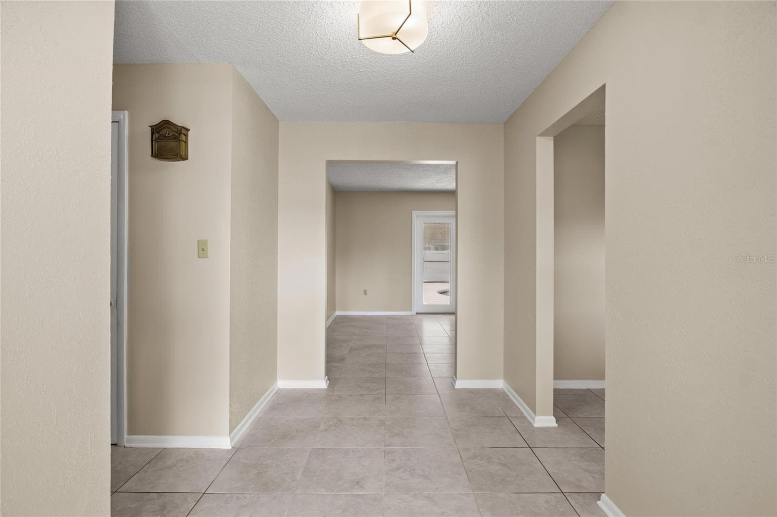 2024 CHARNES COURT — photo 14 of 48