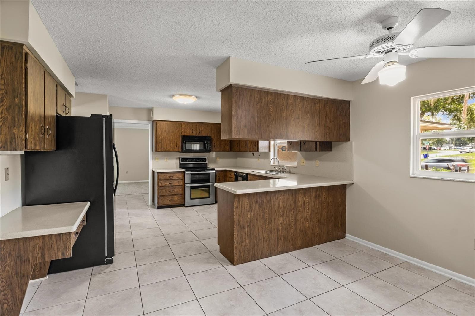 2024 CHARNES COURT — photo 11 of 48