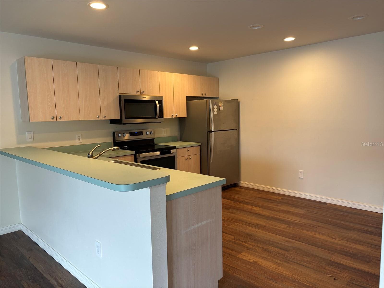 731 DUMAS STREET — photo 9 of 18