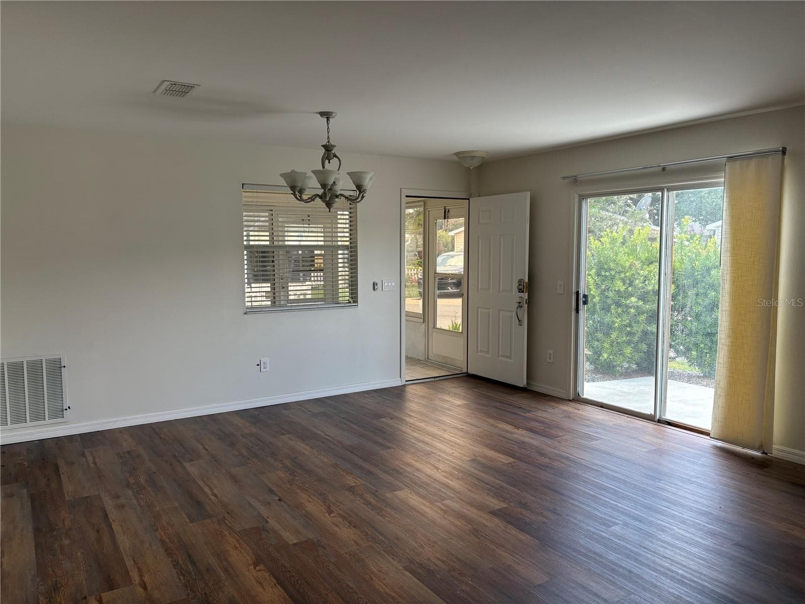 731 DUMAS STREET — photo 6 of 18