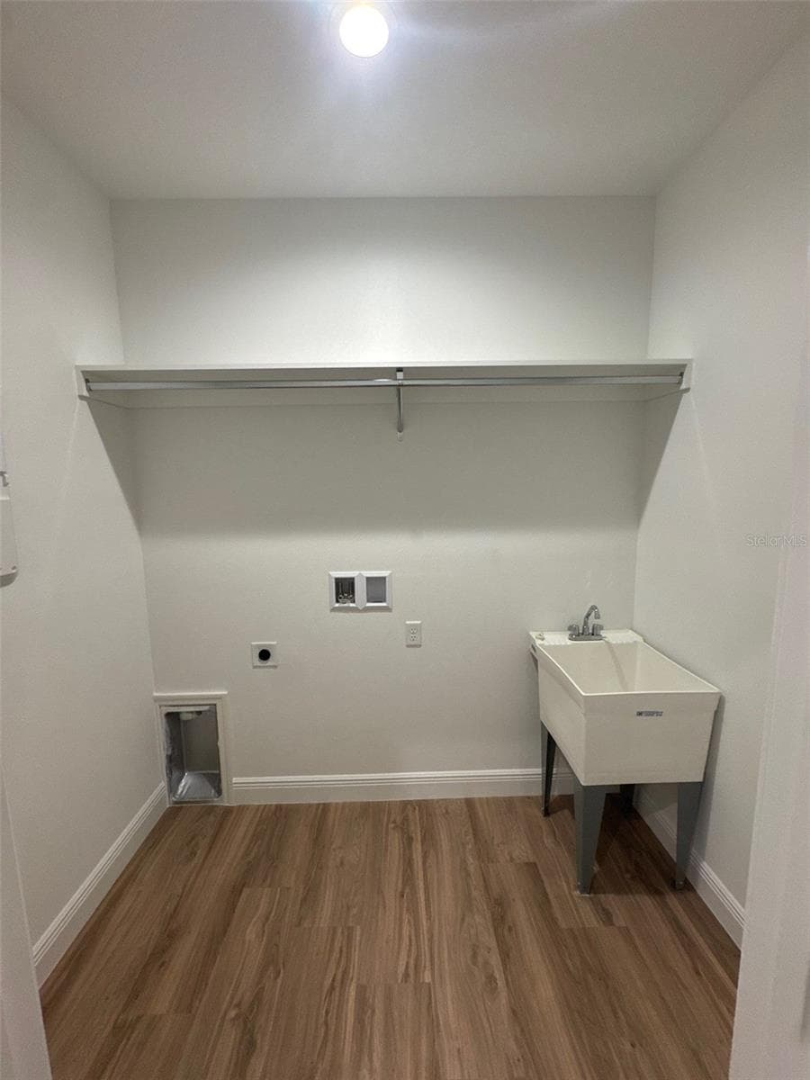 525 ELLIE COURT — photo 4 of 21