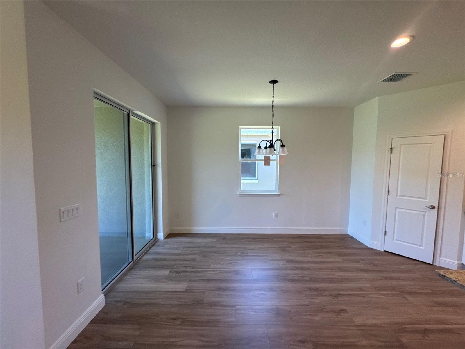 525 ELLIE COURT — photo 8 of 21