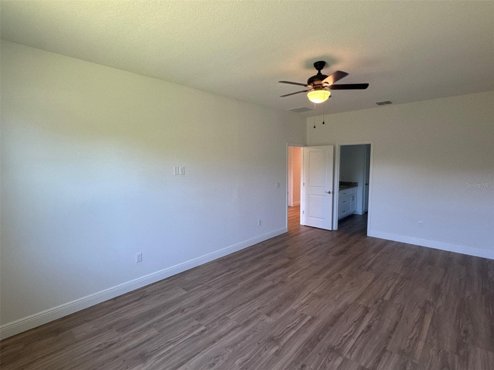 525 ELLIE COURT — photo 10 of 21