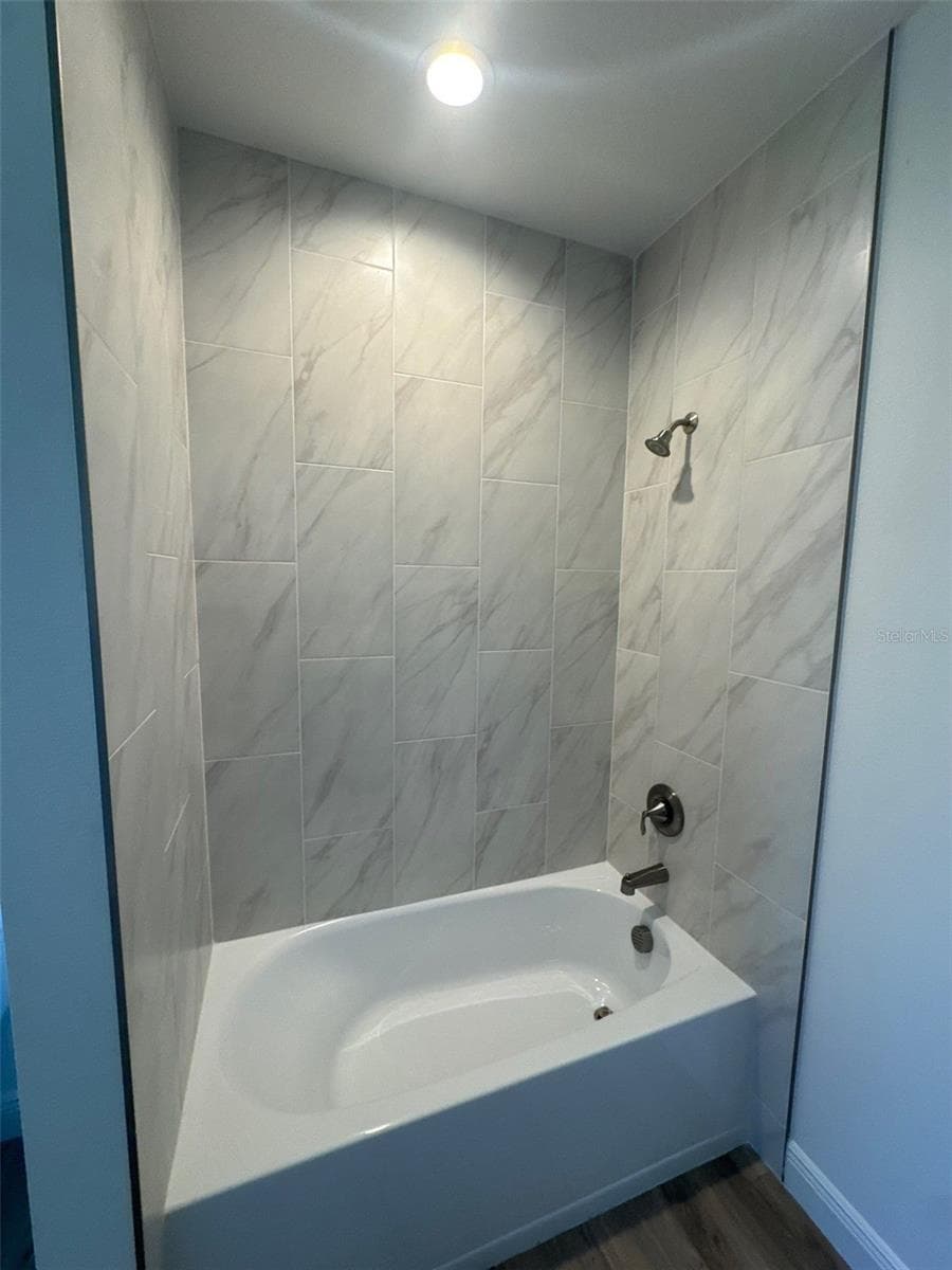 525 ELLIE COURT — photo 18 of 21