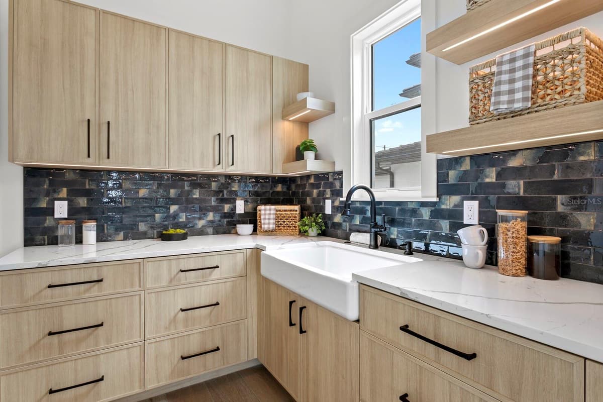 5023 DANTE AVENUE — photo 33 of 100