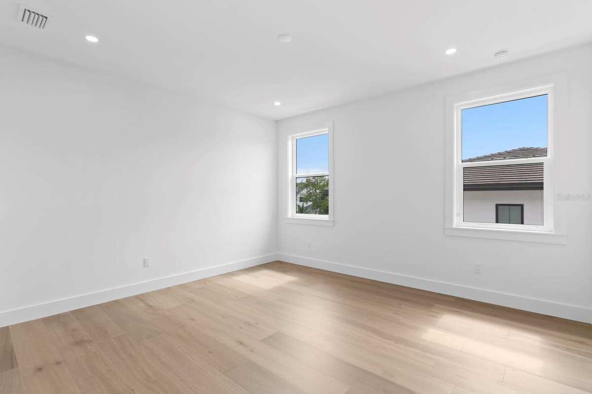 5023 DANTE AVENUE — photo 52 of 100