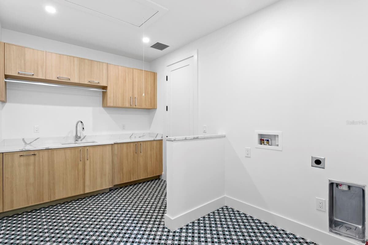 5023 DANTE AVENUE — photo 67 of 100