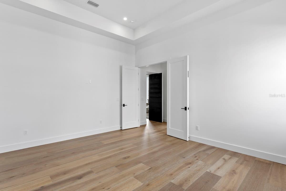 5023 DANTE AVENUE — photo 72 of 100