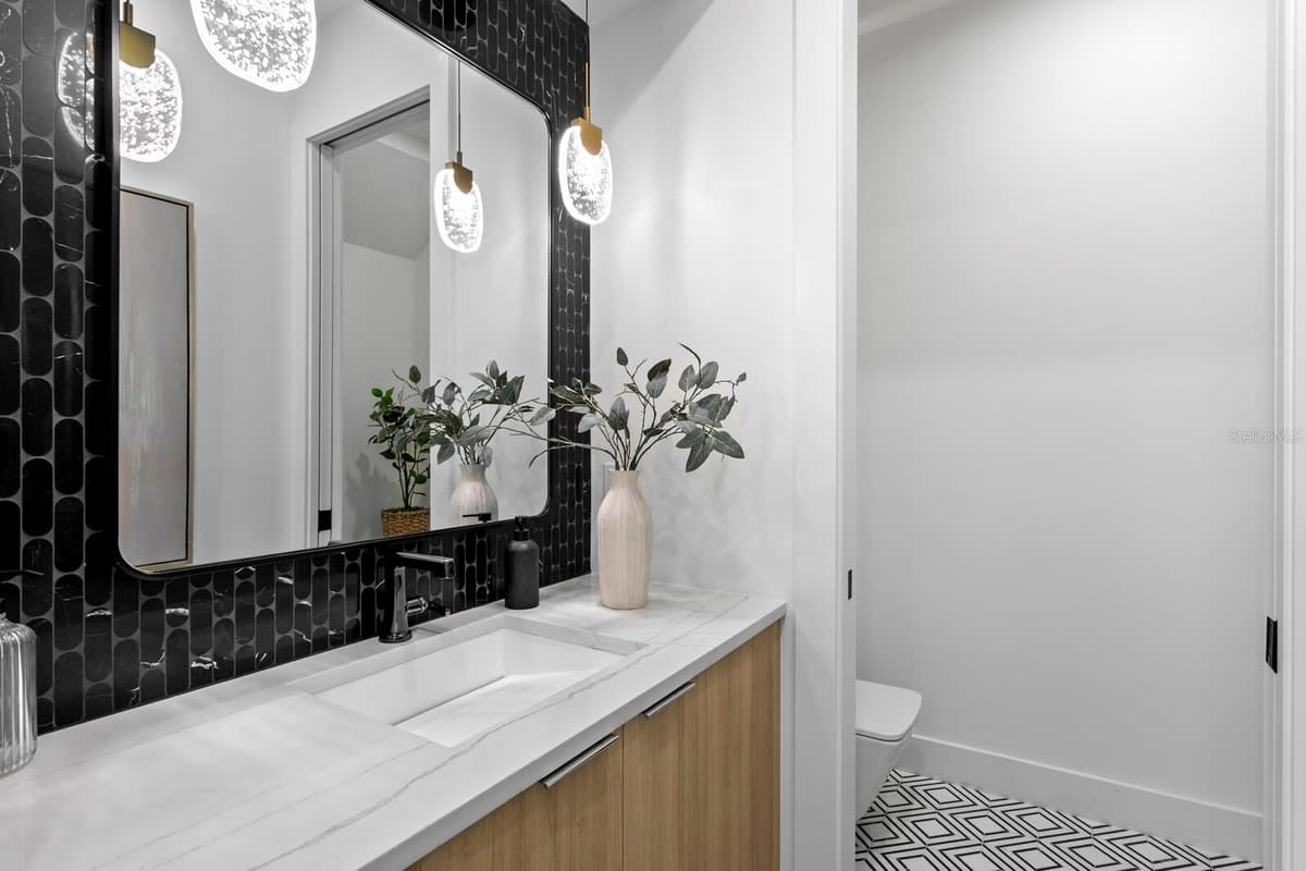 5023 DANTE AVENUE — photo 73 of 100