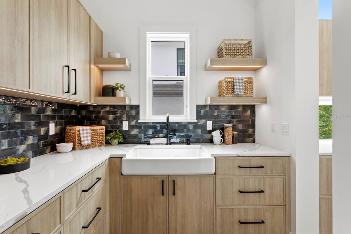 5023 DANTE AVENUE — photo 35 of 100