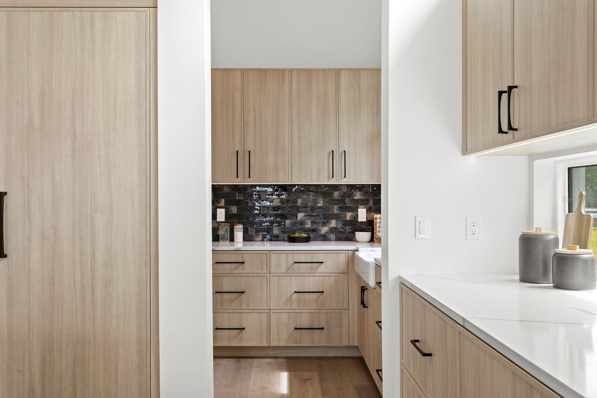 5023 DANTE AVENUE — photo 32 of 100