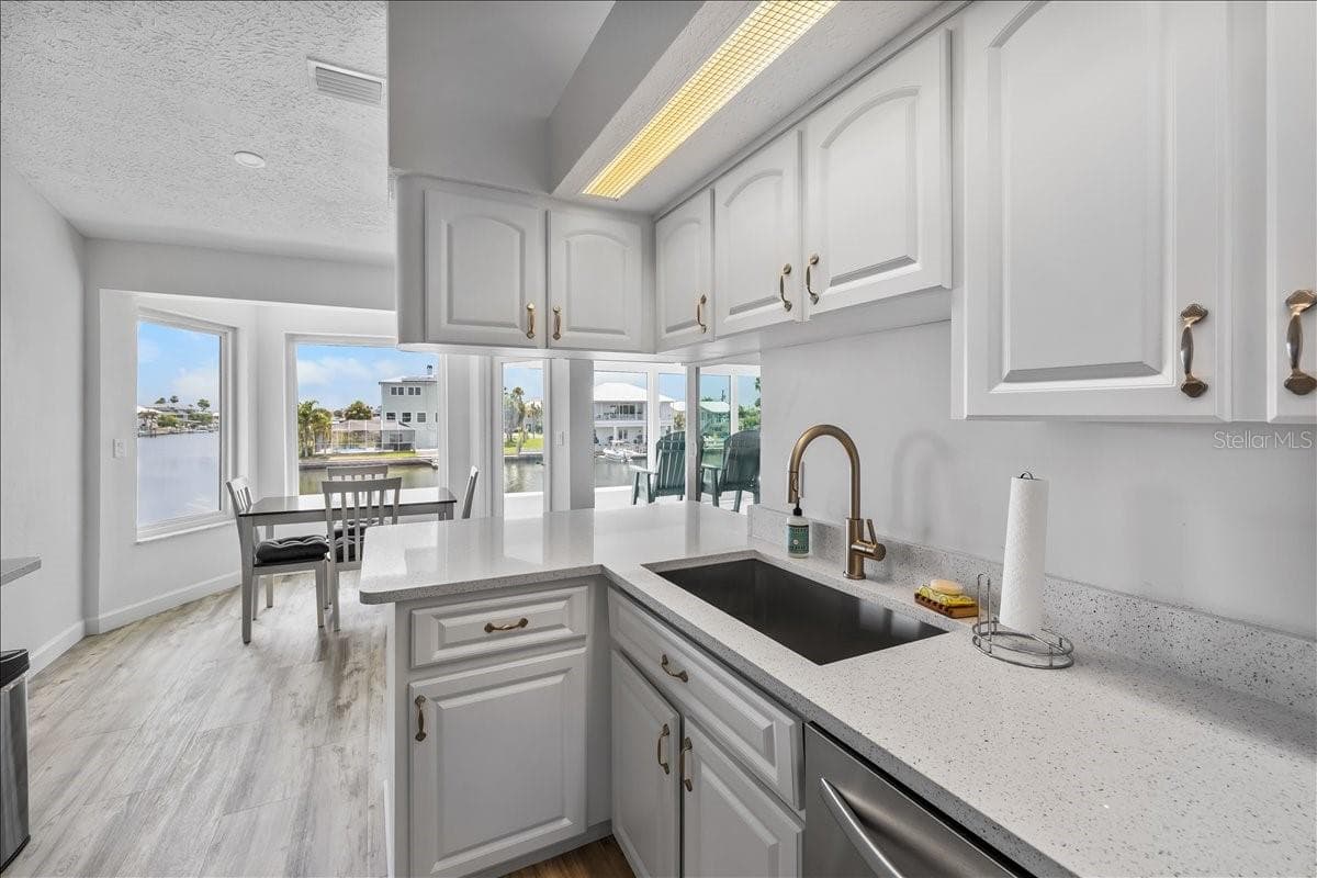 4168 ORCHID DRIVE — photo 14 of 46