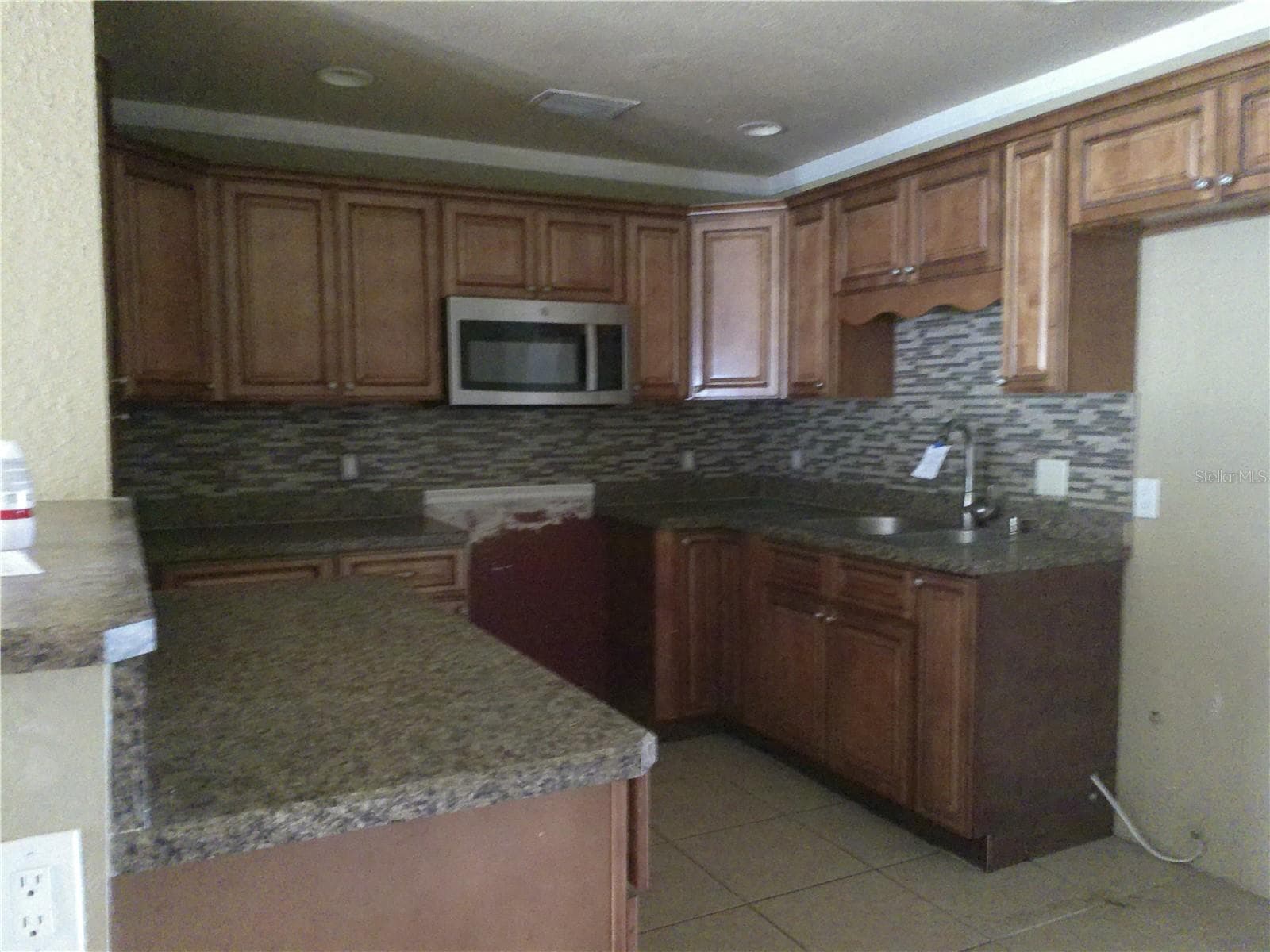 912 OAKHURST DRIVE — photo 4 of 12