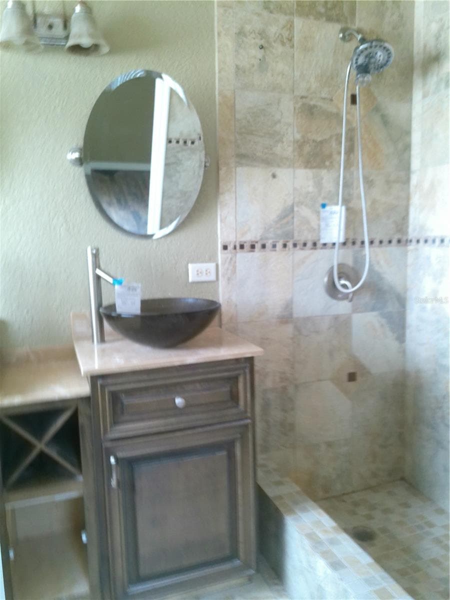 912 OAKHURST DRIVE — photo 7 of 12