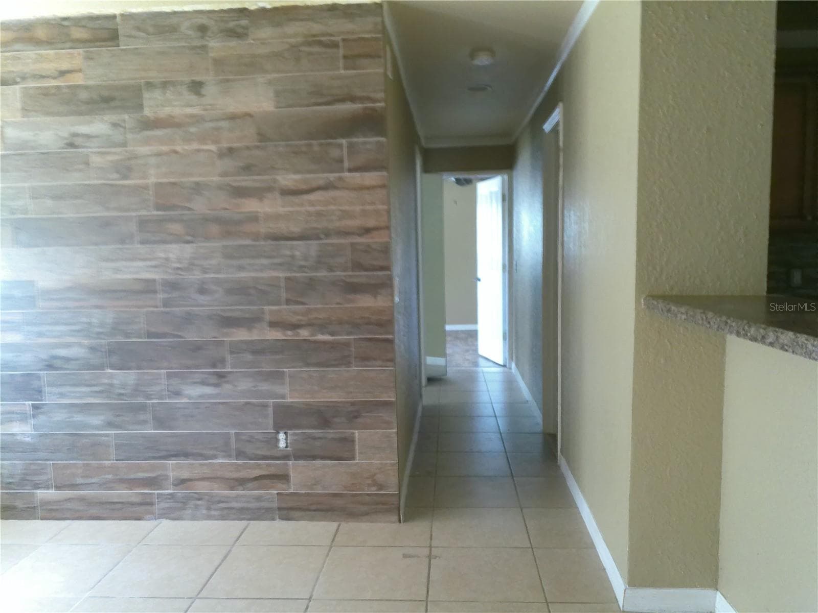 912 OAKHURST DRIVE — photo 2 of 12
