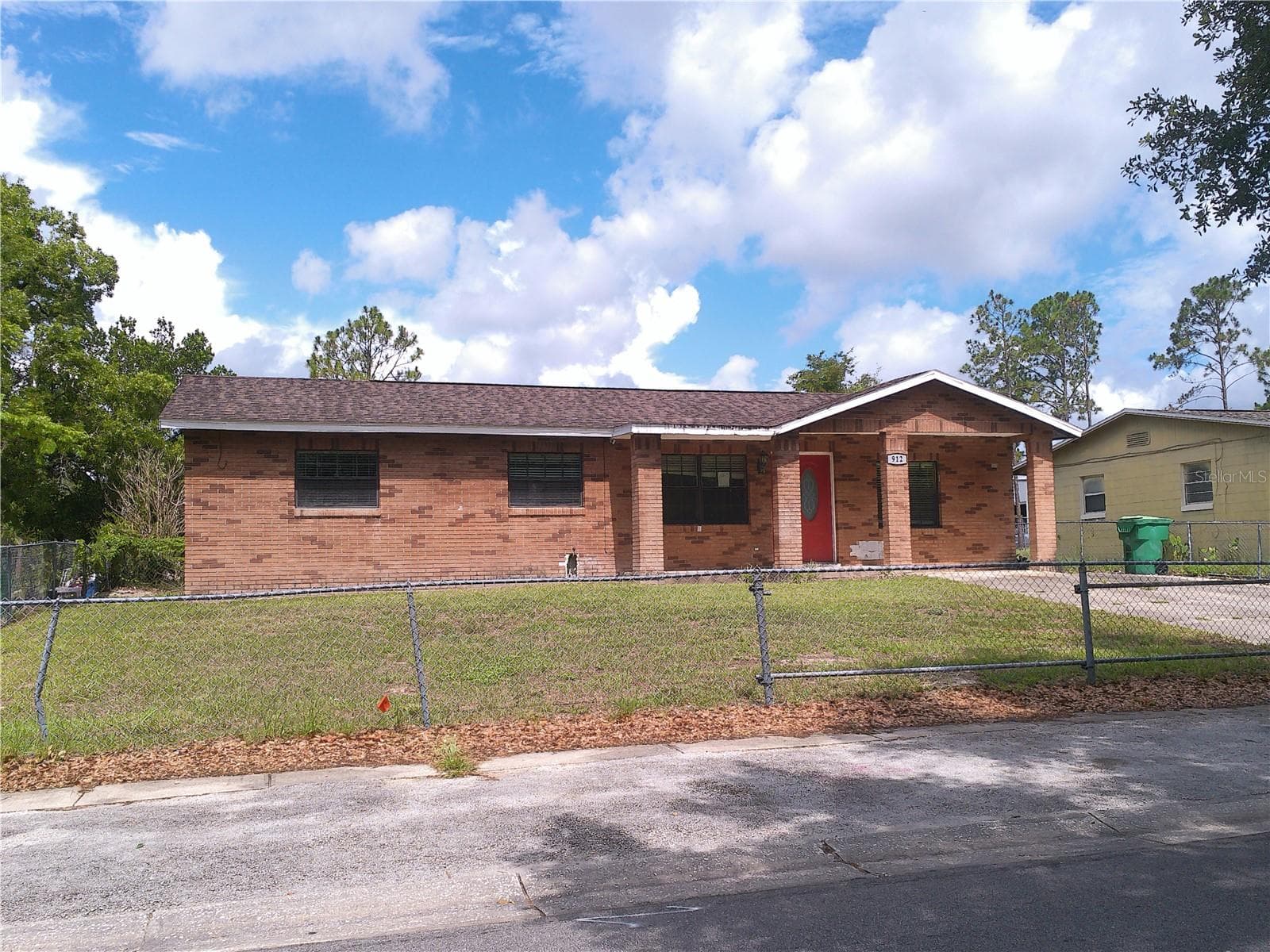912 OAKHURST DRIVE — photo 1 of 12