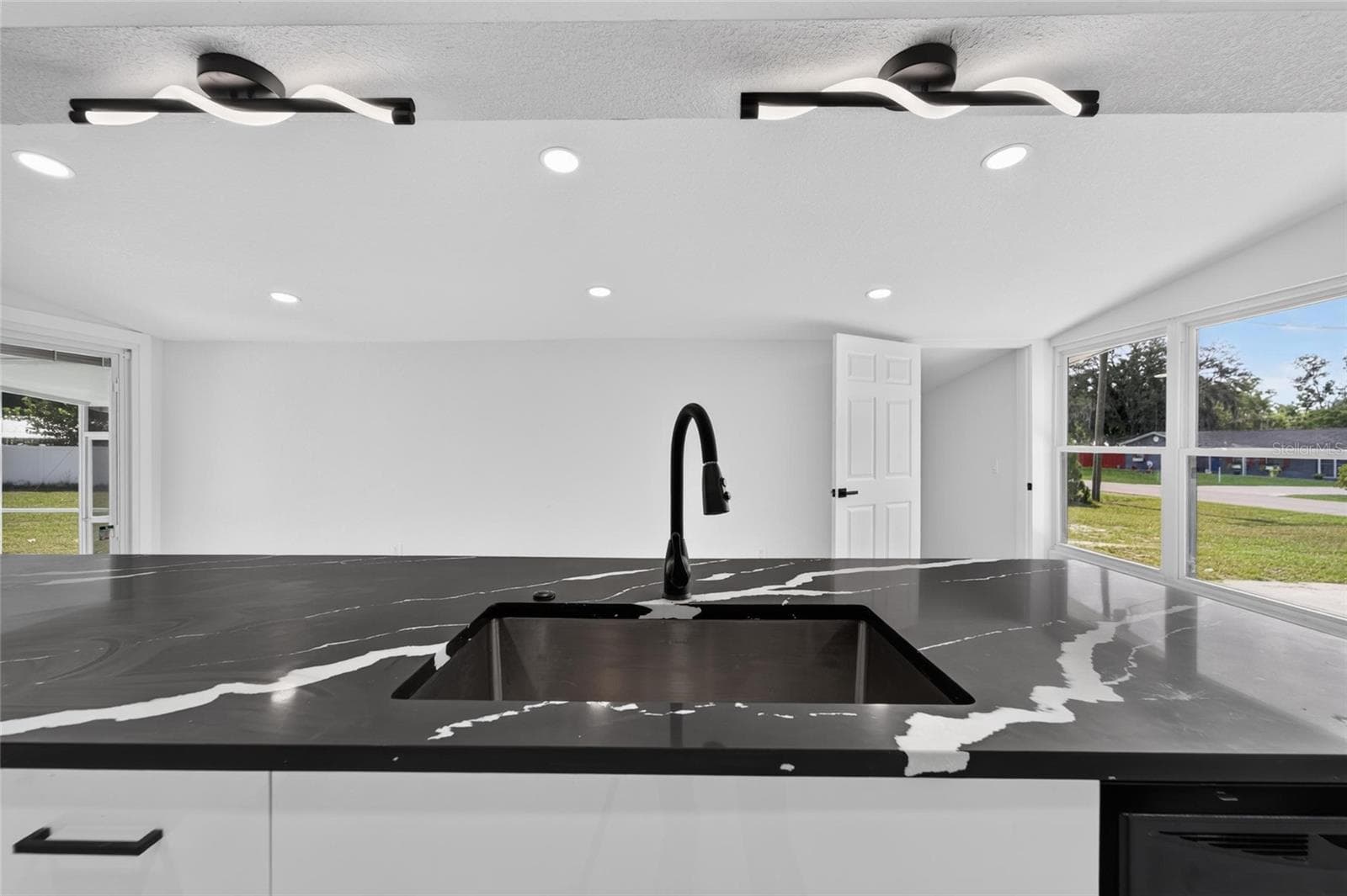 608 ECHO DRIVE — photo 15 of 92