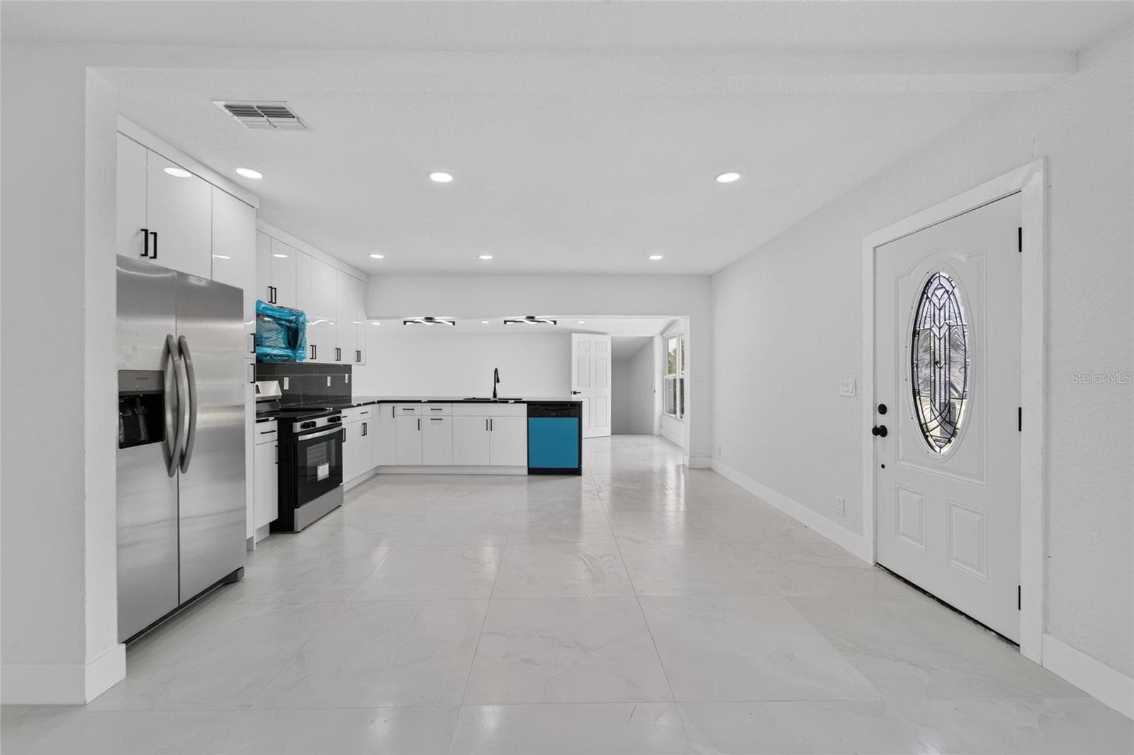 608 ECHO DRIVE — photo 9 of 92