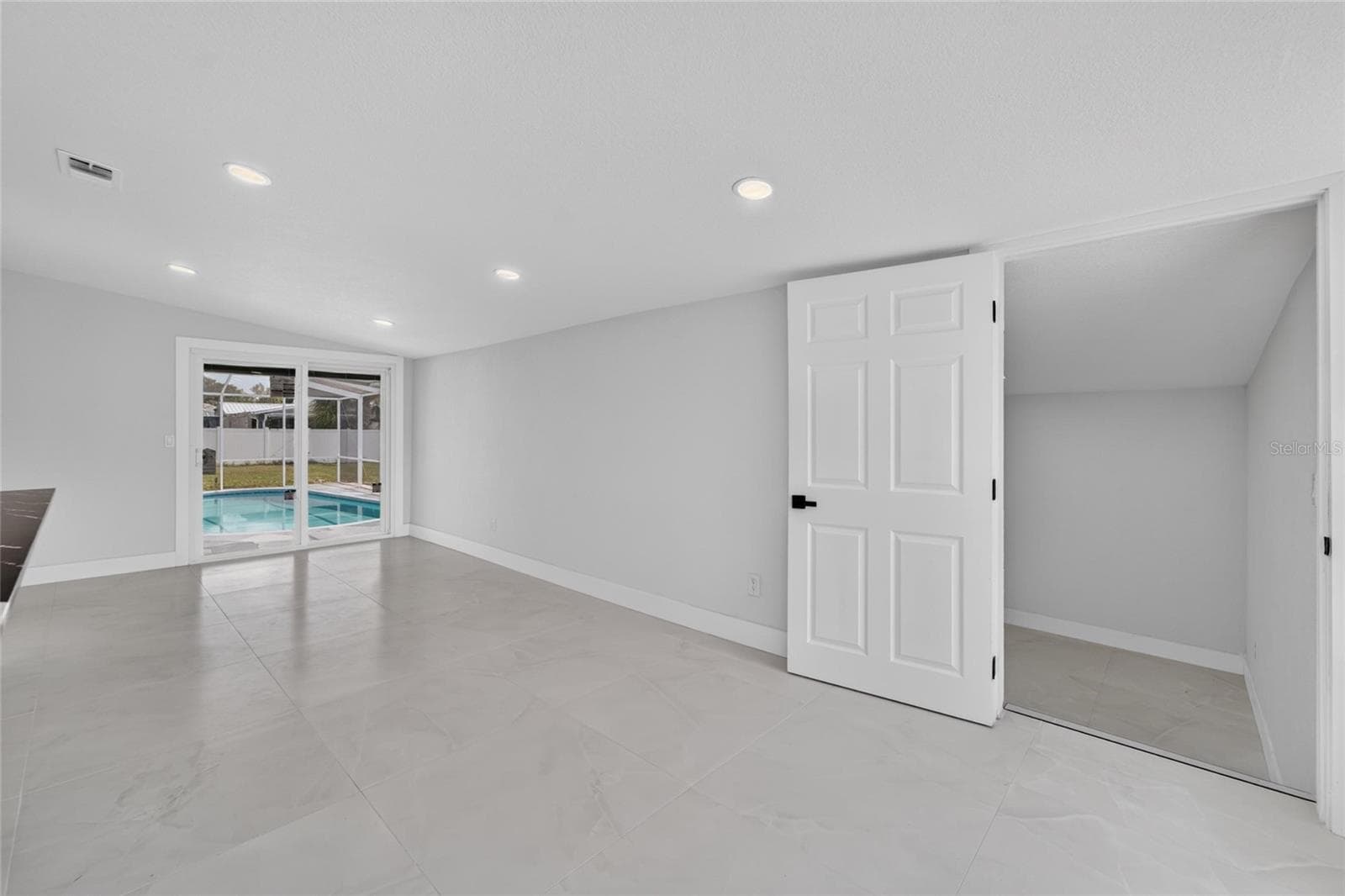 608 ECHO DRIVE — photo 19 of 92