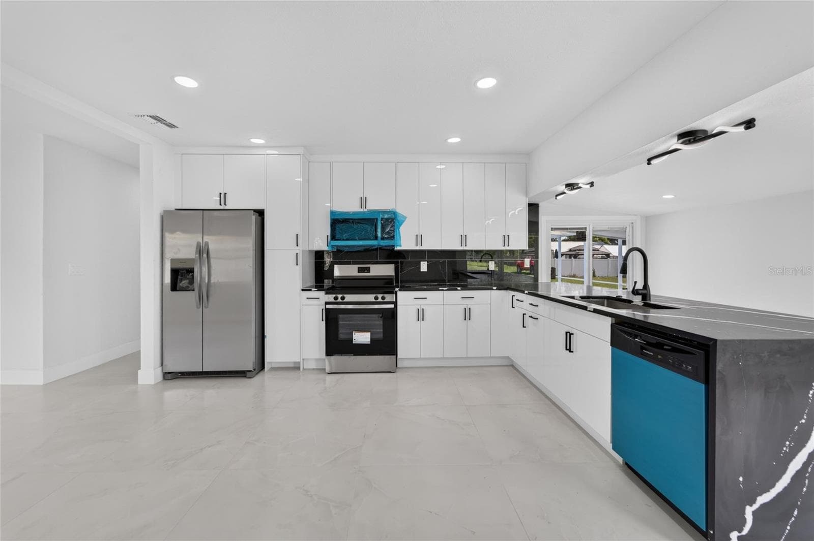 608 ECHO DRIVE — photo 11 of 92