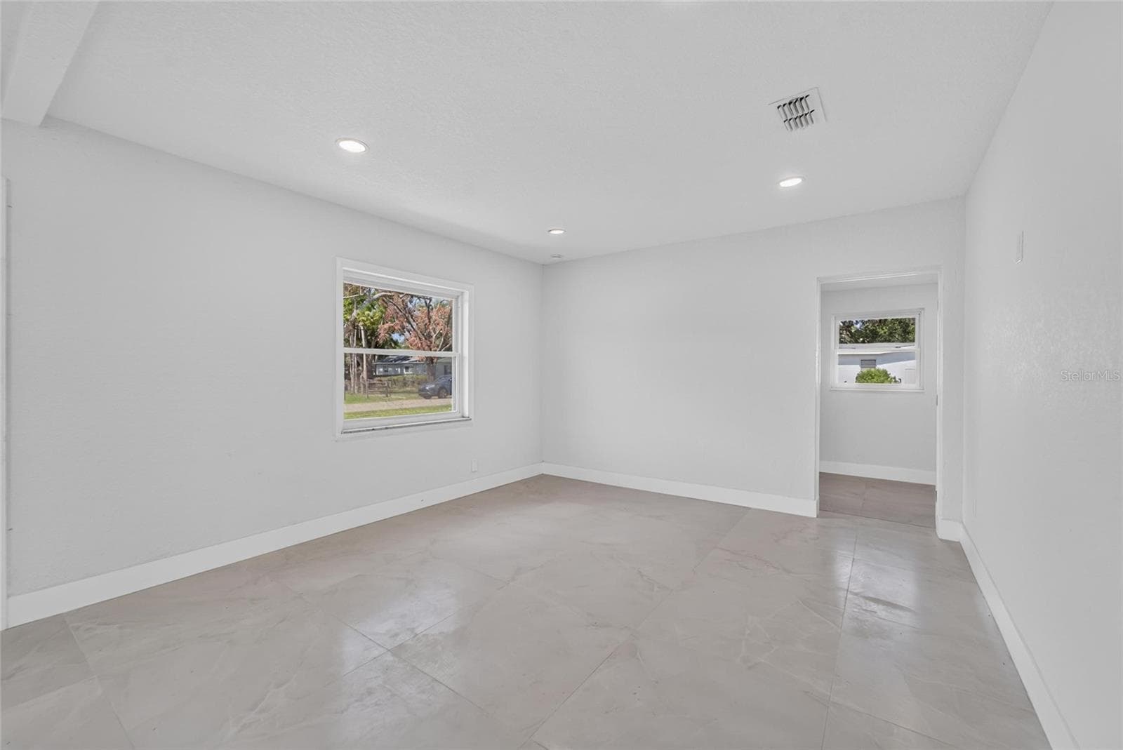608 ECHO DRIVE — photo 7 of 92