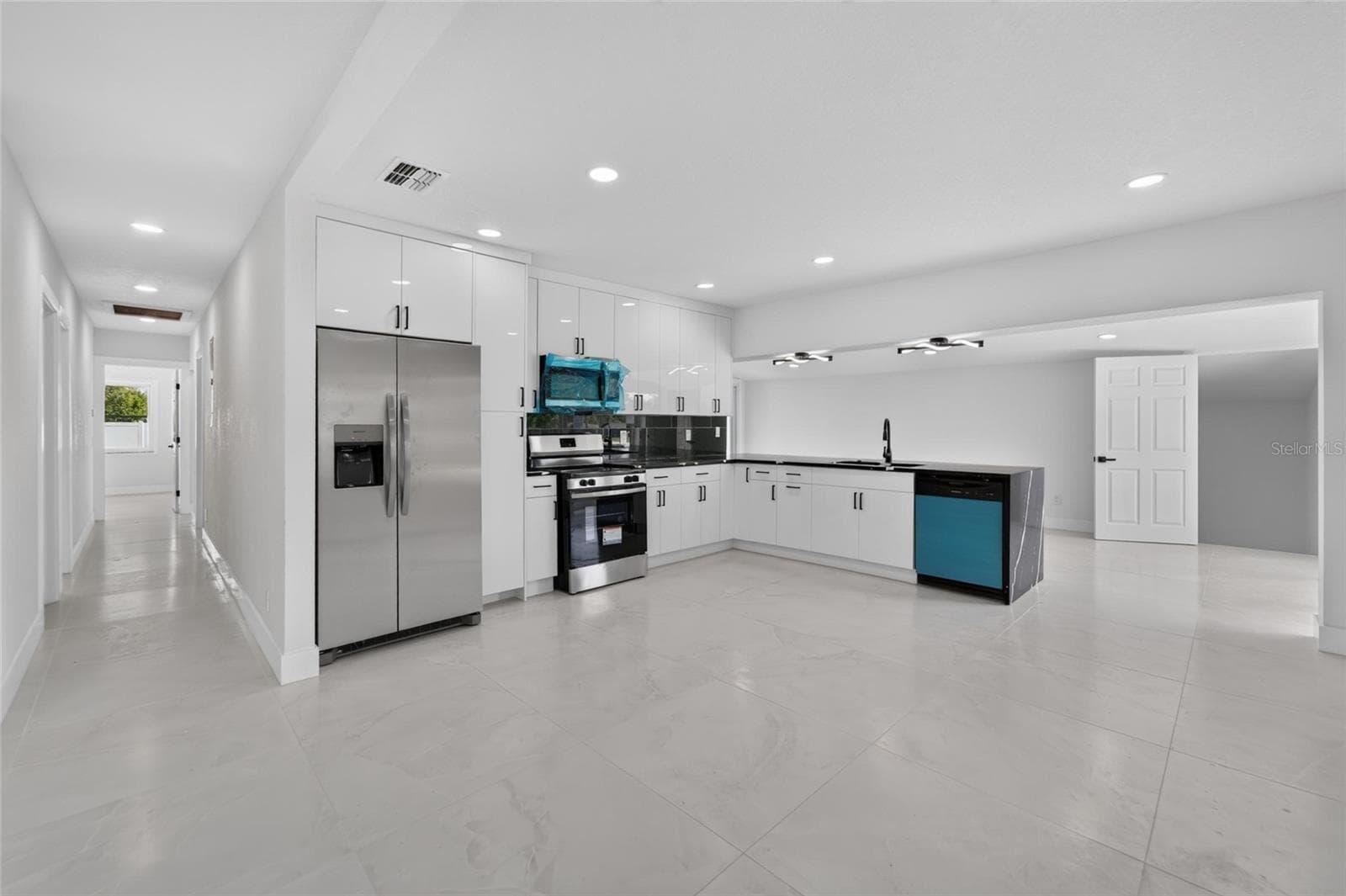 608 ECHO DRIVE — photo 10 of 92