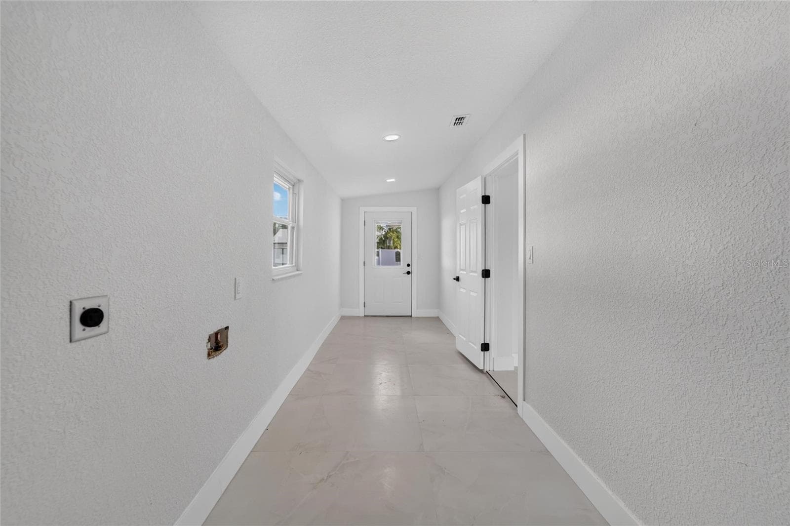 608 ECHO DRIVE — photo 48 of 92
