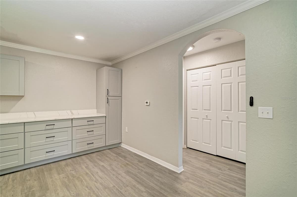 8932 MANOR LOOP — photo 12 of 49