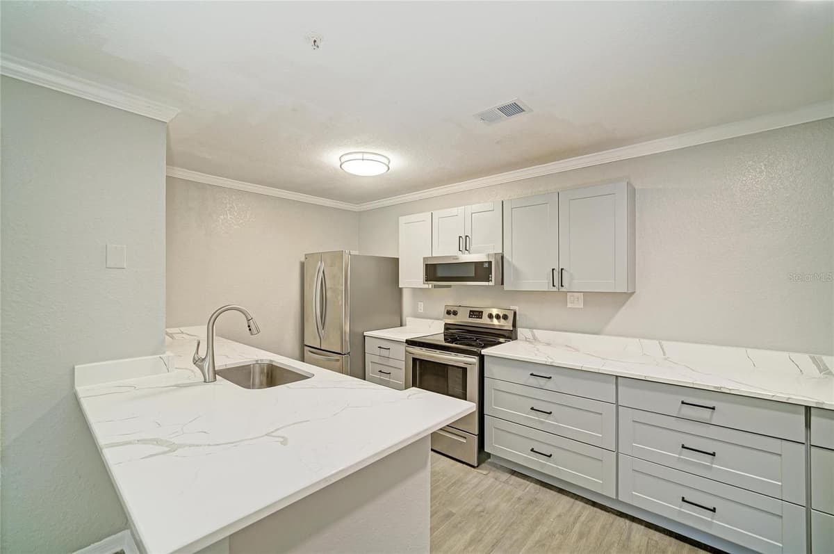 8932 MANOR LOOP — photo 17 of 49