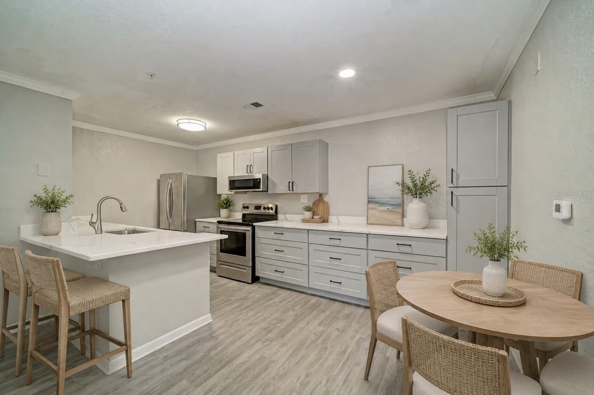 8932 MANOR LOOP — photo 13 of 49