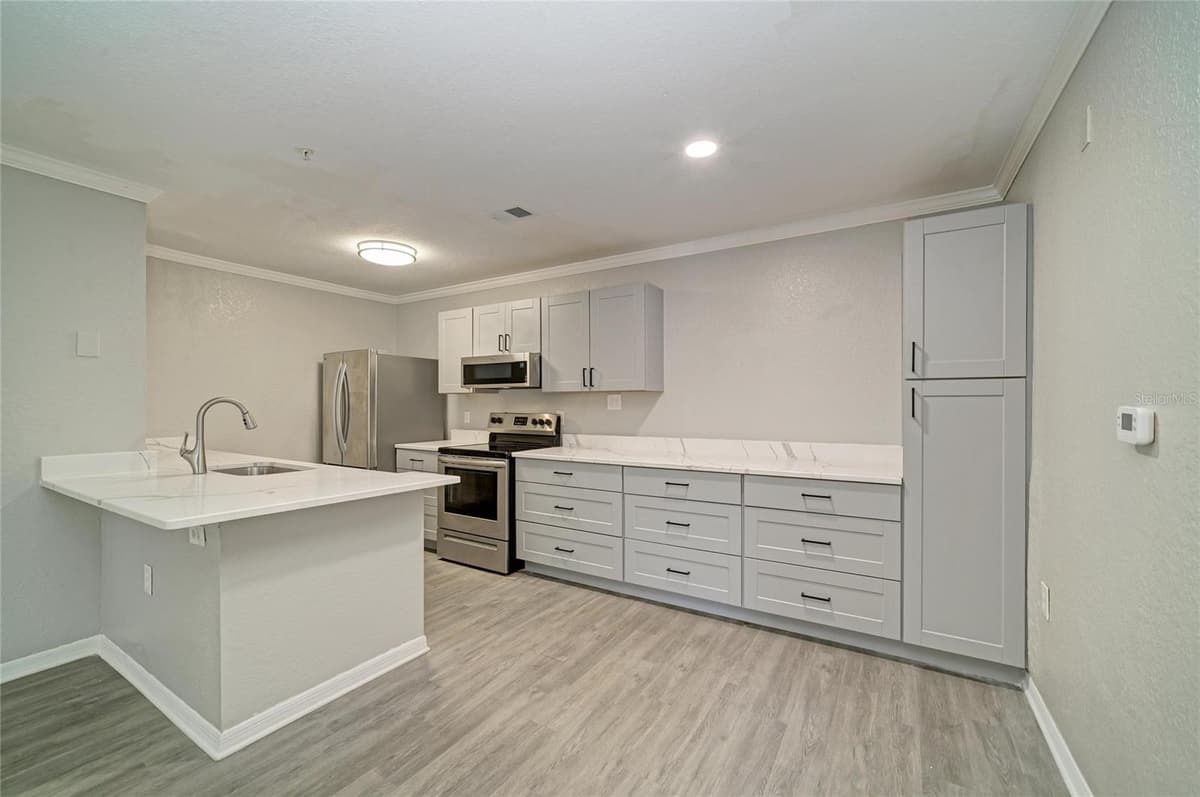 8932 MANOR LOOP — photo 14 of 49
