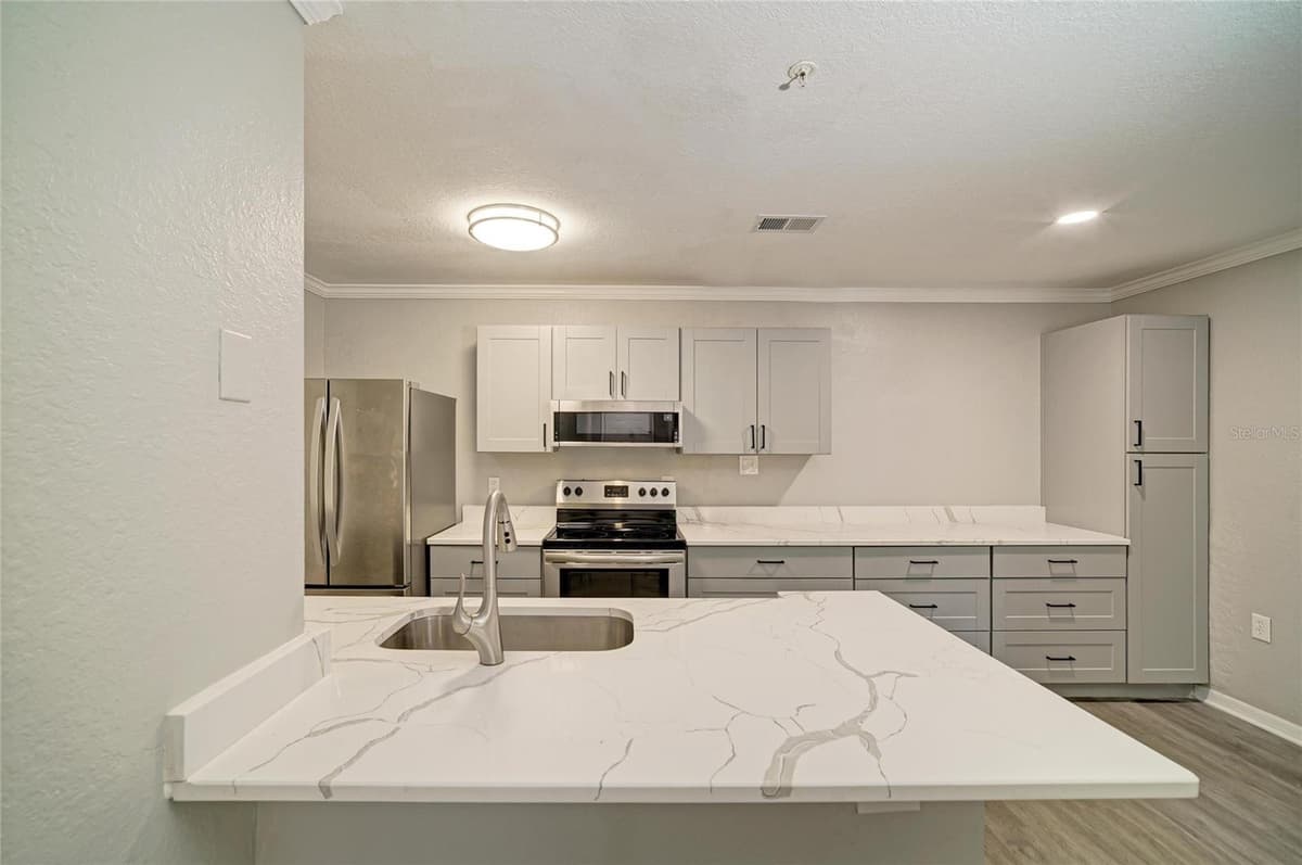 8932 MANOR LOOP — photo 18 of 49