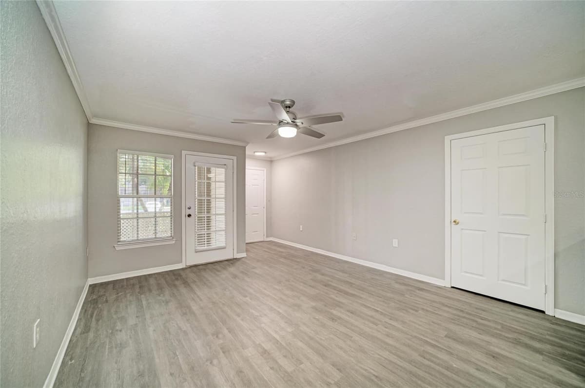 8932 MANOR LOOP — photo 10 of 49