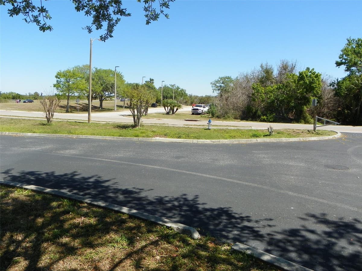 2824 MANATEE AVENUE — photo 14 of 22