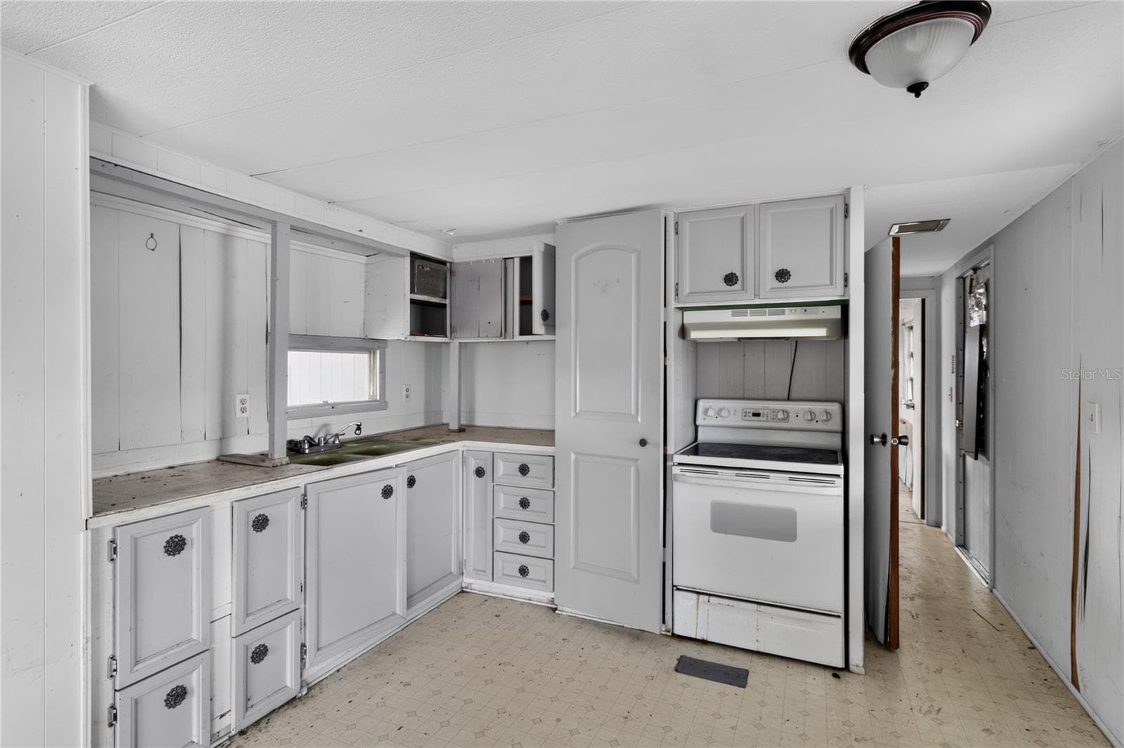 6639 TOWER DRIVE — photo 4 of 33