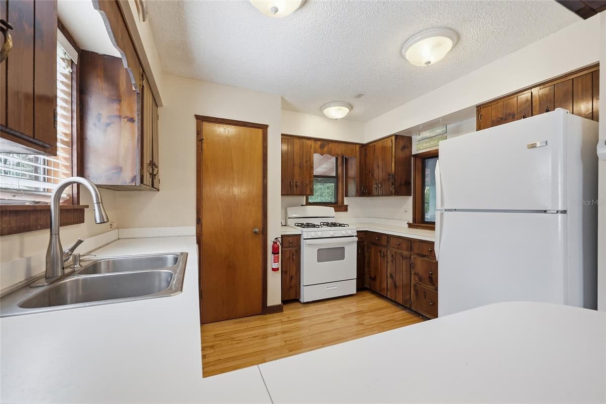 470 SANTA FE DRIVE — photo 27 of 59