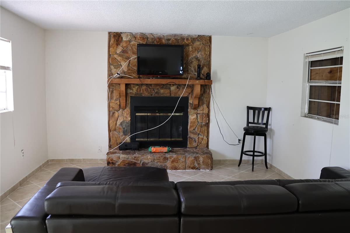 699 BAKER STREET — photo 13 of 28
