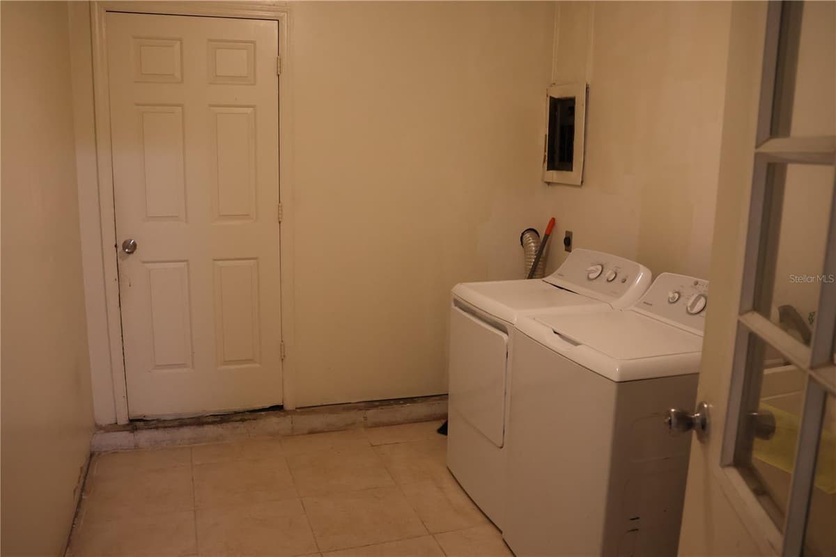 699 BAKER STREET — photo 14 of 28