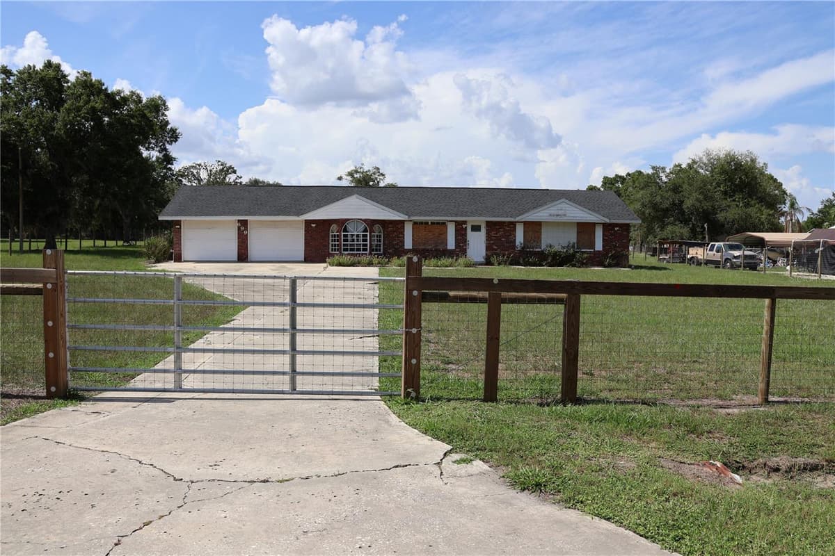699 BAKER STREET — photo 1 of 28