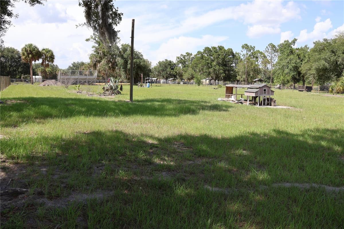 699 BAKER STREET — photo 2 of 28