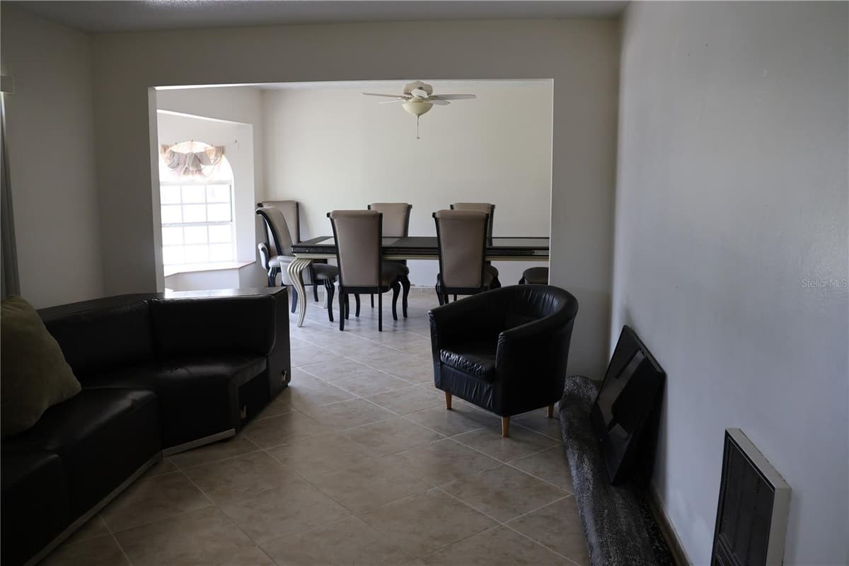 699 BAKER STREET — photo 9 of 28