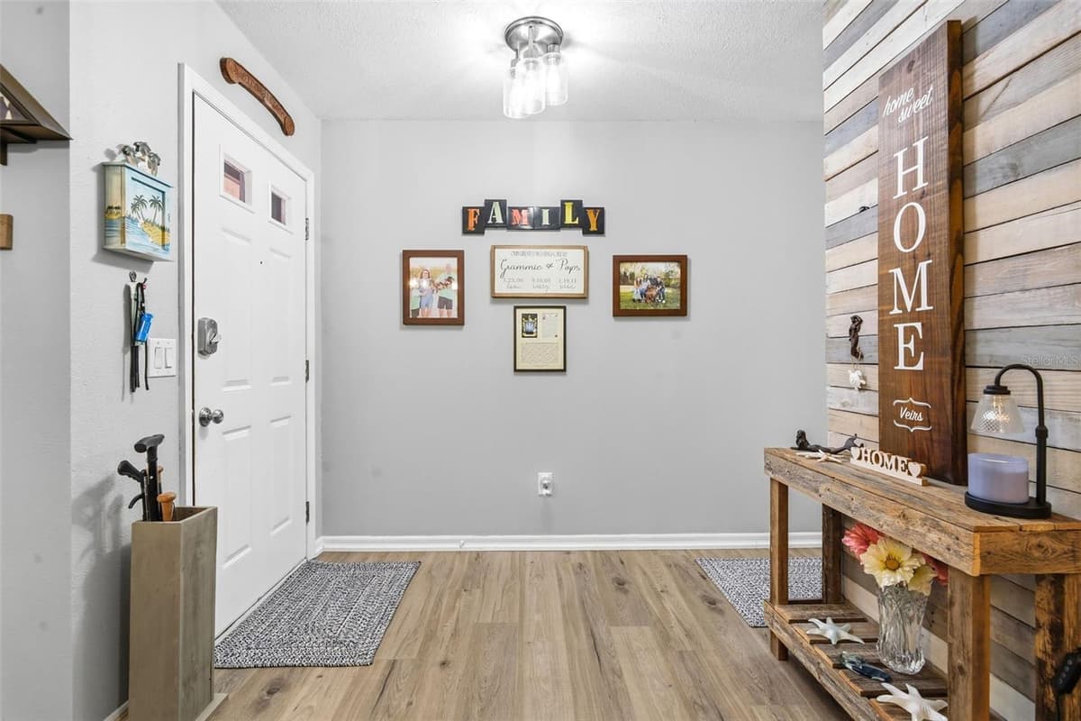 101 GRAND PLAZA DRIVE — photo 18 of 42