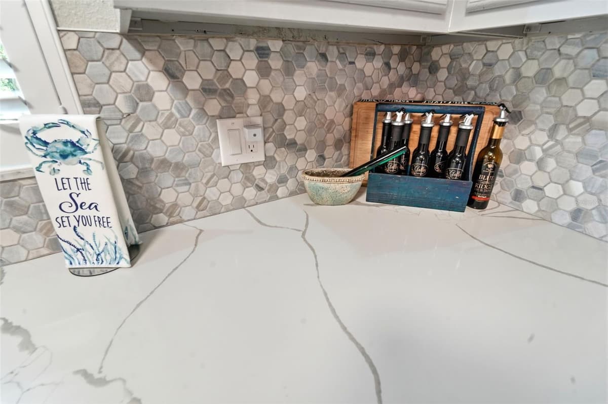 101 GRAND PLAZA DRIVE — photo 17 of 42